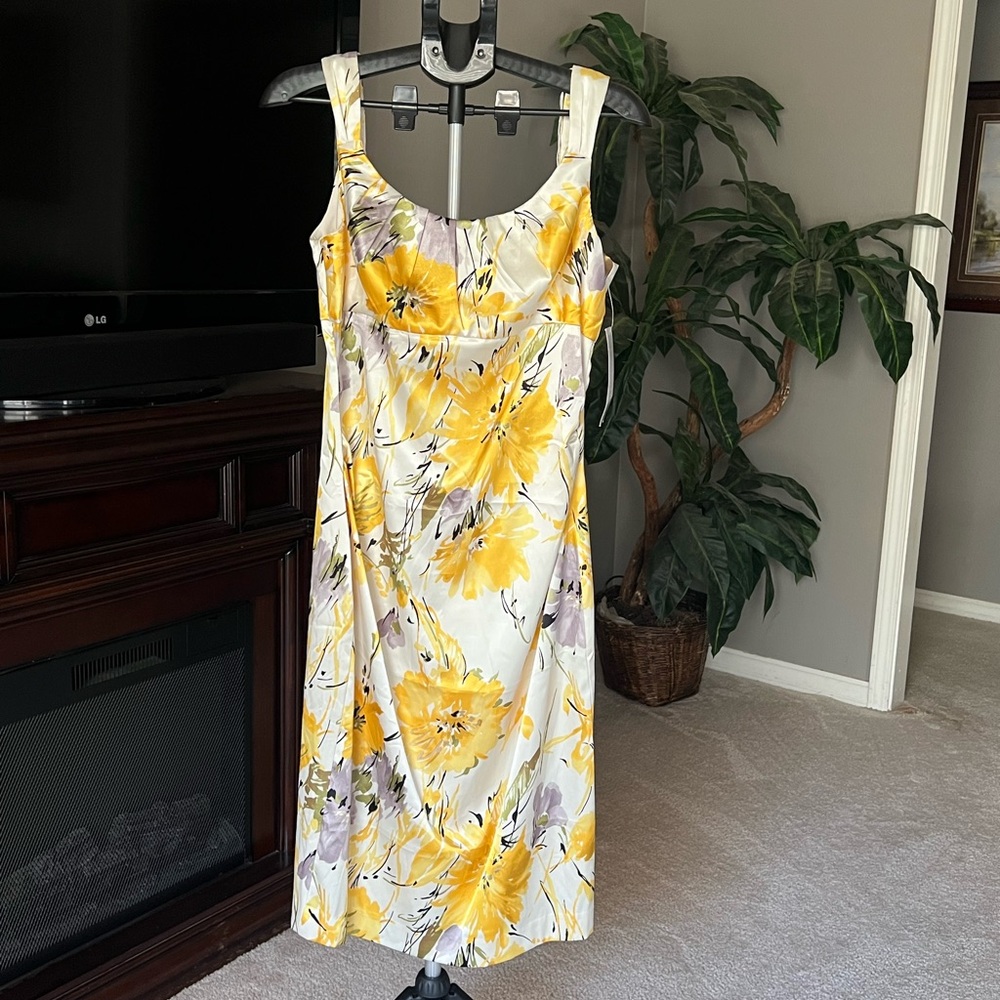Maggie London Yellow Floral Sleeveless Dress. NWT Size 14.